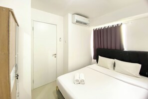 2 bedrooms, free WiFi - Comfort Living And Strategic 2Br At Bassura City Apartment (Jakarta)