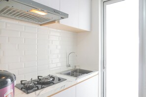 Private kitchen - Best Deal And Modern 2Br Bassura City Apartment (Jakarta)