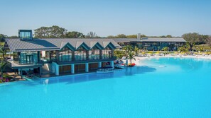 Piscina all'aperto, una piscina riscaldata