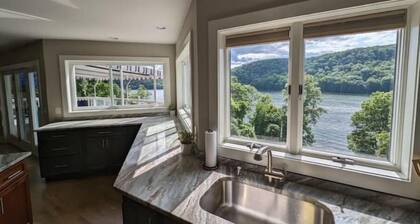 Candlewood Lake - Family Getaway with direct lake access. 3775 sqft home.