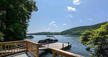 Candlewood Lake - Family Getaway with direct lake access. 3775 sqft home.
