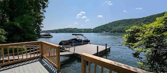 Candlewood Lake - Family Getaway with direct lake access. 3775 sqft home.