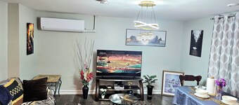 Lovely Two bedrooms 1 bathroom, it is close to the Airport, lake and park east. 