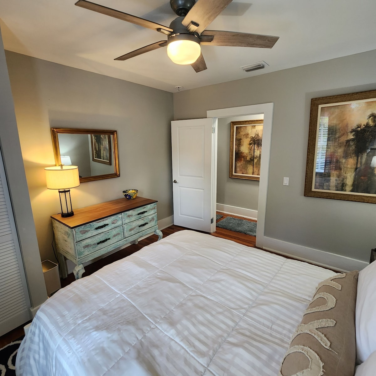 Photo 19 of Lofty Treetop Apt. 2bd/1.5ba pet friendly. Close to everything.