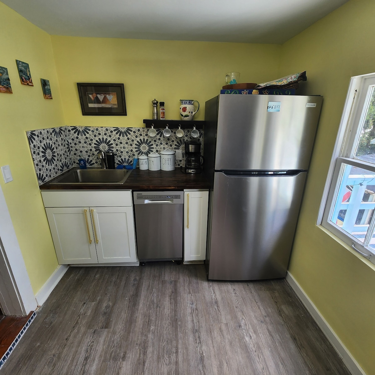Photo 5 of Lofty Treetop Apt. 2bd/1.5ba pet friendly. Close to everything.