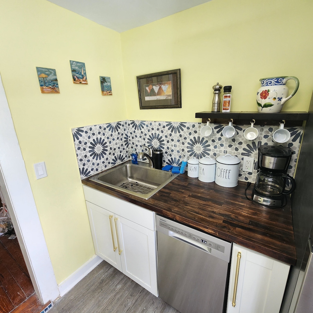 Photo 4 of Lofty Treetop Apt. 2bd/1.5ba pet friendly. Close to everything.