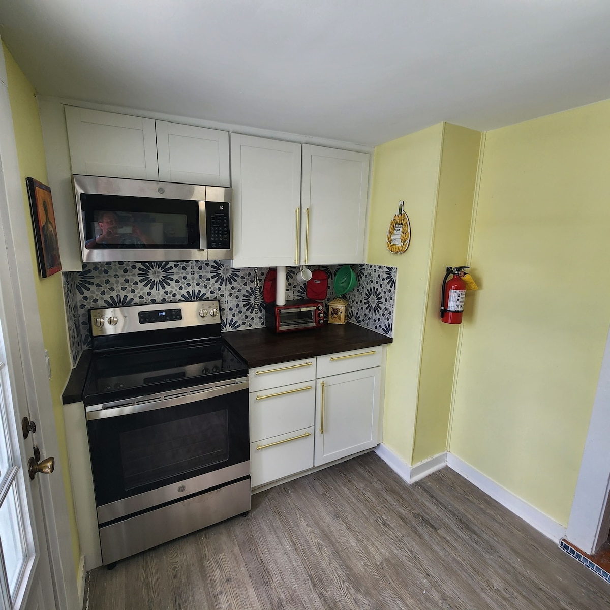 Photo 6 of Lofty Treetop Apt. 2bd/1.5ba pet friendly. Close to everything.