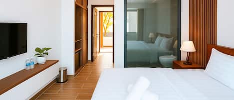 Deluxe Double Room, 1 Queen Bed, Non Smoking, Garden View