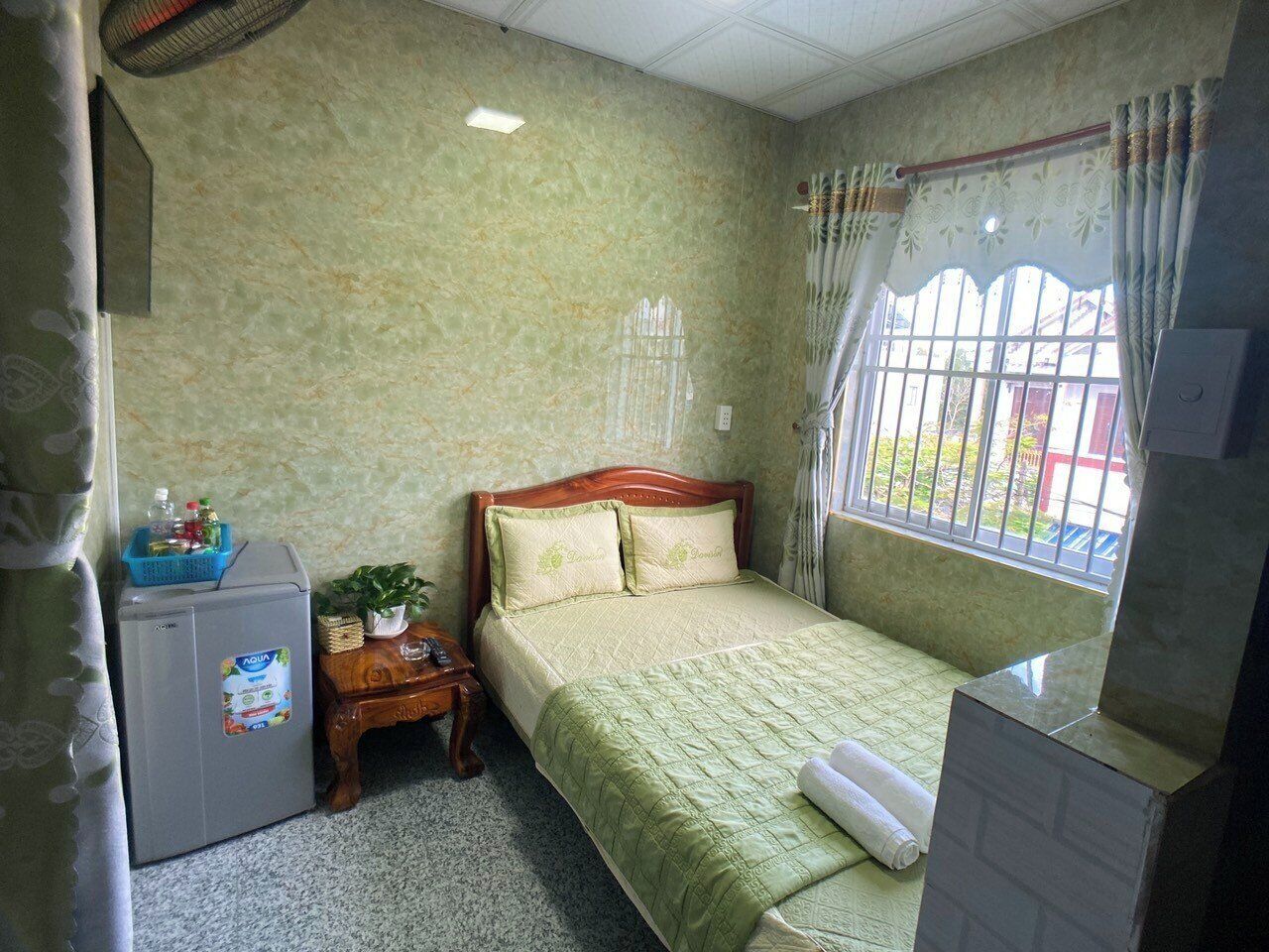 Basic Room | Premium bedding, down duvets, pillow-top beds, minibar
