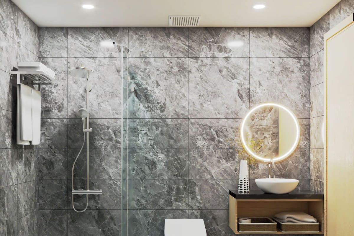 Deluxe fyrbÀddsrum | Badrum | Duschhuvud med massagefunktion, lyxtoalettartiklar, hÄrtork och badrock