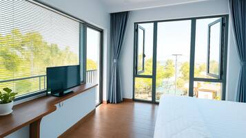 Deluxe Double Room, 1 Queen Bed, Balcony, Garden View | Front of property