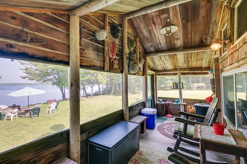 Peaceful Lakefront Cabin Getaway: Dock, Fire Pit!