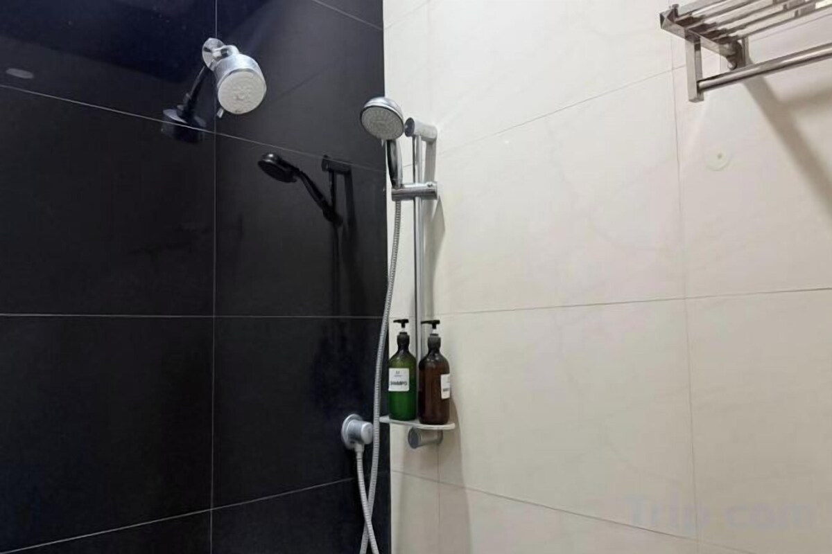 Shower, bidet, towels, soap