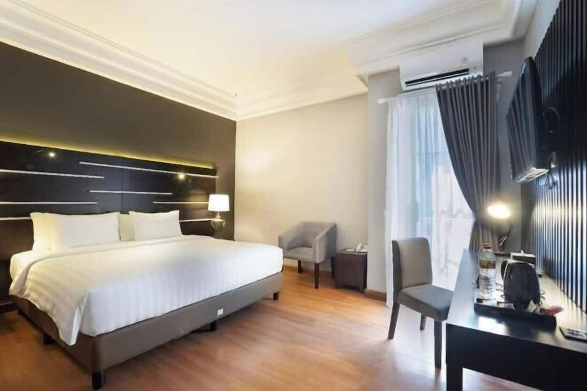 Tempat tidur Select Comfort, tirai kedap cahaya, dan kedap suara