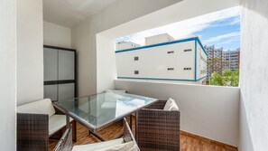 Outdoor dining - Praia da Rocha Apartment by LovelyStay (Praia da Rocha)