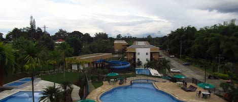 Piscine extérieure, piscine chauffée