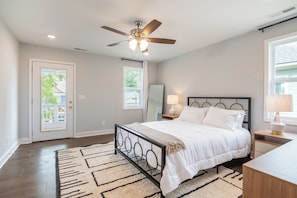 Room - Urban Serenity: Mid-Term Haven in Downtown Durham (Durham)