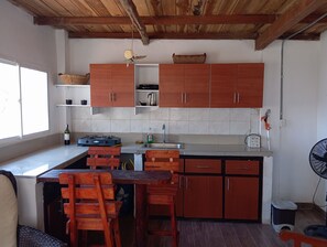 Fridge, coffee/tea maker, blender, cookware/dishes/utensils - Ocean View Cabin, Taganga (Santa Marta)