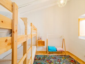 3 makuuhuonetta, silitysrauta/-lauta, ilmainen Wi-Fi, vuodevaatteet