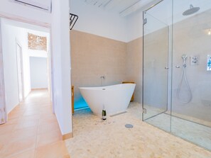 Bathtub, hair dryer, towels