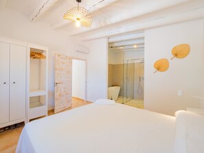 3 chambres, fer et planche à repasser, Wi-Fi gratuit, draps fournis