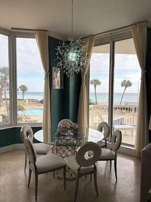 Dining - Beachfront Corner Lobby Unit/Pools & Hot Tubs/Keyless Entry/Smart TV/BBQ/King/WD (Destin)