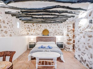 3 slaapkamers, een strijkplank/strijkijzer, wifi