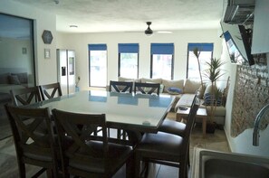 Family Suite | Dining room