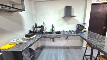 Comfort Studio Suite, 1 Bedroom | Private kitchen | Fridge, microwave, paper towels