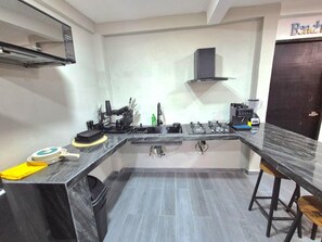 Estudi en suite Comfort, 1 dormitori | Cuina privada | Frigorífic, microones i tovallons de paper 