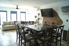 Family Suite | Dining room