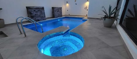 2 outdoor pools