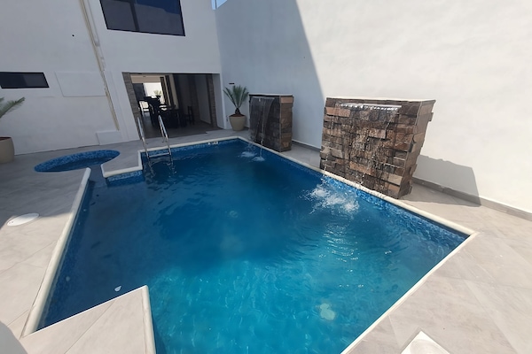 2 piscinas al aire libre