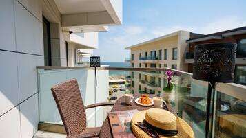 Deluxe Apartment | Terrace/patio