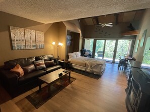 Televisión y chimenea