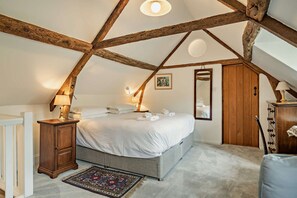 3 bedrooms, desk, iron/ironing board, travel cot