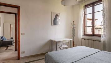 2 slaapkamers, een strijkplank/strijkijzer, gratis wifi, beddengoed