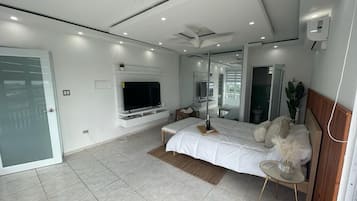10 bedrooms, in-room safe, iron/ironing board, free WiFi