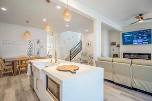 Interior - 1st Row Beachfront - June 2023 Build (Freeport)