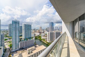 Deluxe Apartment | Desk, free WiFi - Icon Tower 3 (Miami)