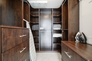 Deluxe Apartment | Desk, free WiFi