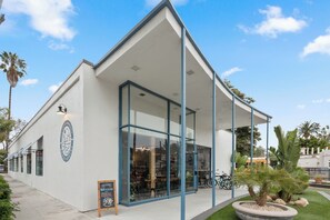 Front of property -  ITH Santa Barbara Surf Hostel (Santa Barbara)