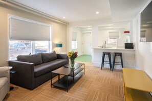 Family Suite | Living area | Smart TV