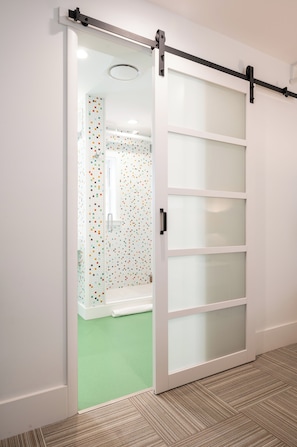 Family Suite | Hypo-allergenic bedding, down comforters, iron/ironing board, free WiFi