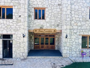 Fachada de la propiedad