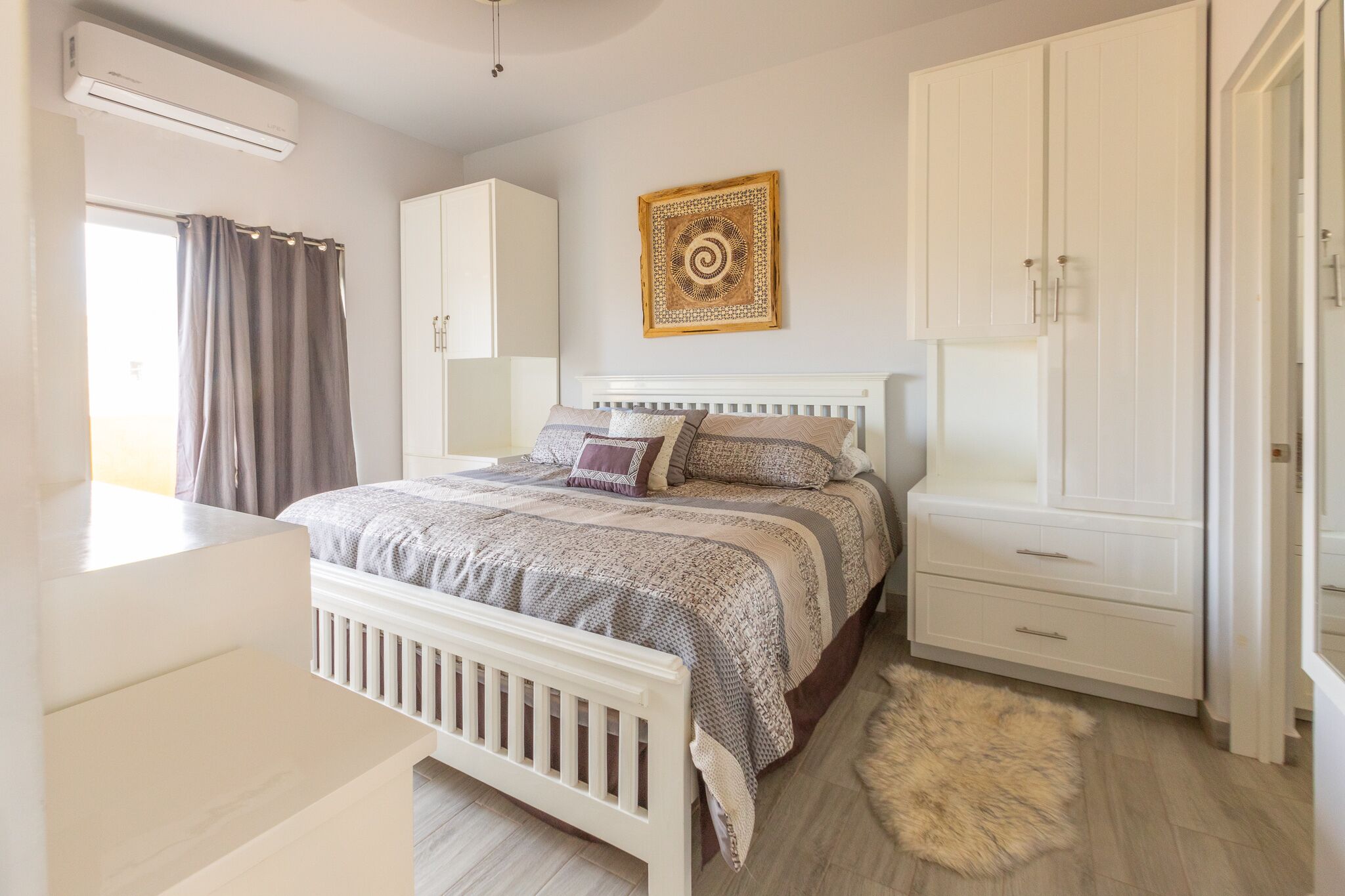 2 bedrooms, desk, travel crib, WiFi