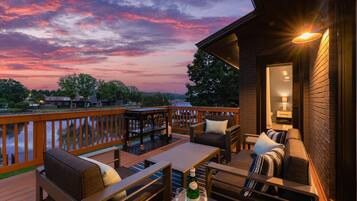 Rumah, Beberapa Tempat Tidur (Elysian Shores w/Heated Pool & Option) | Teras/patio