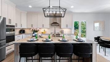 Rumah, Beberapa Tempat Tidur (Elysian Shores w/Heated Pool & Option) | Dapur pribadi