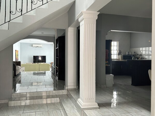 家庭独立别墅 | 起居区 | 平板电视