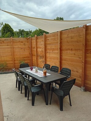 Outdoor dining - Maison Gradina Annecy between lake and mountain (Epagny Metz-Tessy)